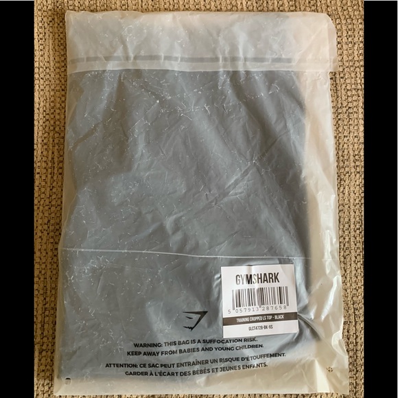 BNWT GYMSHARK WOMEN TRAINING LONG SLEEVE CROP TOP - BLACK - Size XS - ACTIVEWEAR - Picture 3 of 11